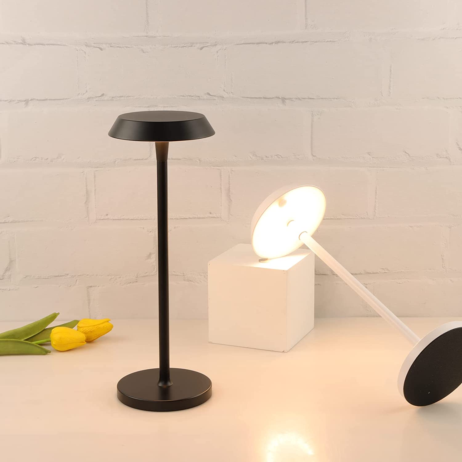 A107 Lampa LED Gentile Negru